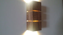 Carica l&#39;immagine nel visualizzatore di Gallery, Lampada da parete, lampada contemporanea in legno rovere

