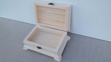 Заредете изображение в инструмента за преглед на галерията, Бяла дървена кутия за бижута
