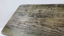 Lade das Bild in den Galerie-Viewer, Rustikaler Tritthocker aus recyceltem Holz
